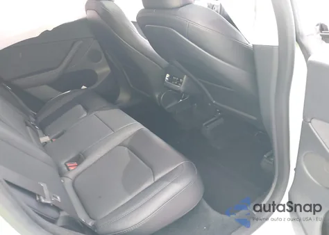 2024 Tesla Model Y Long Range Dual Motor All-Wheel Drive/Rwd z USA, uszkodzony, nr VIN 7SAYGDED3RF019239